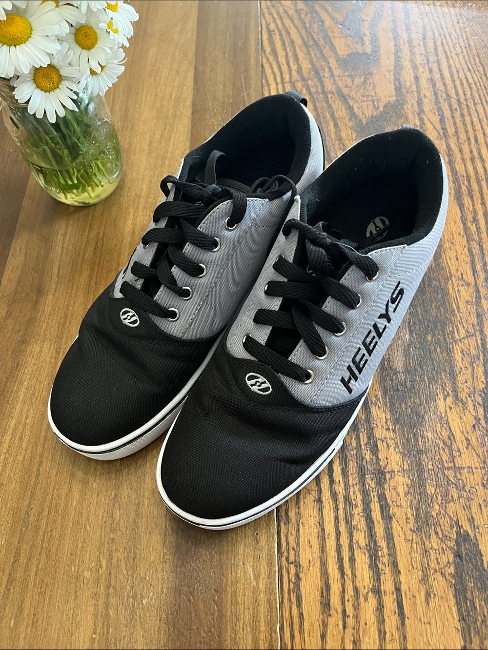 Heelys Black and Gray Low-Top Skate Sneakers
